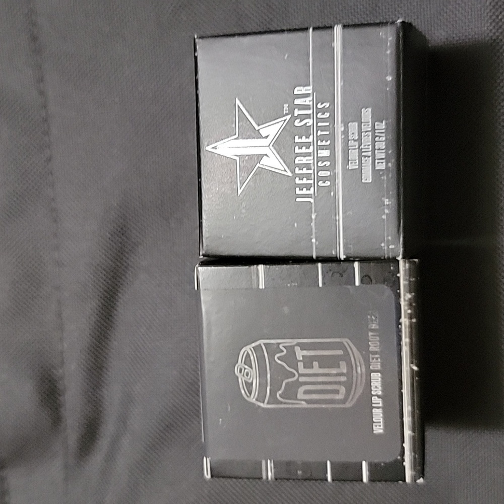 Jeffree Star lip scrub